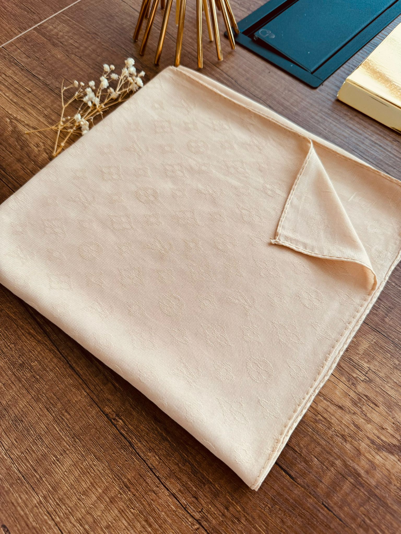 LV Krep Kraş Jakar Eşarp 50971 - Bej - Organic ScarfsOrganic Scarfs