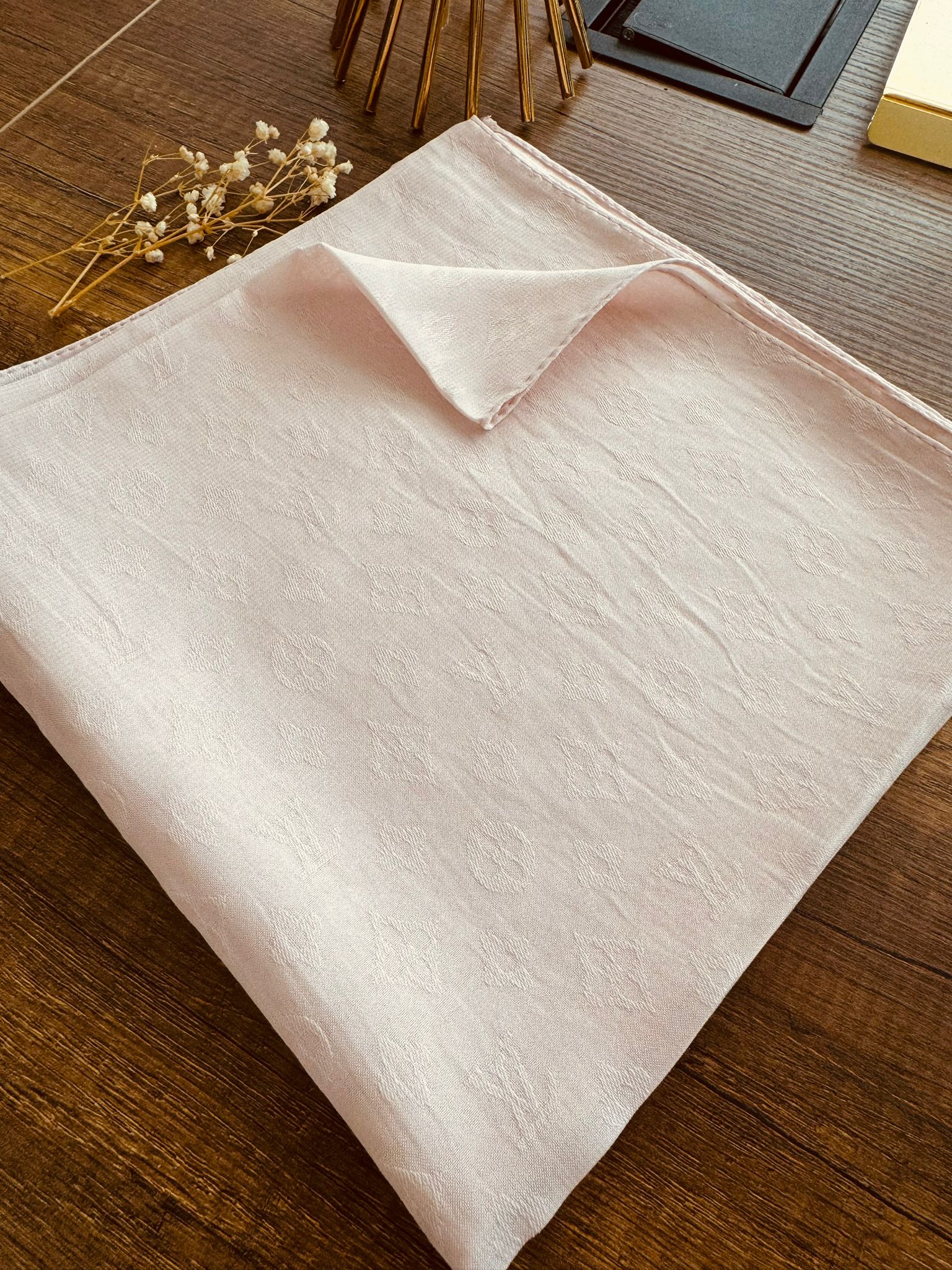 LV Krep Kraş Jakar Eşarp 50971 - Soft Pembe - Organic ScarfsOrganic Scarfs