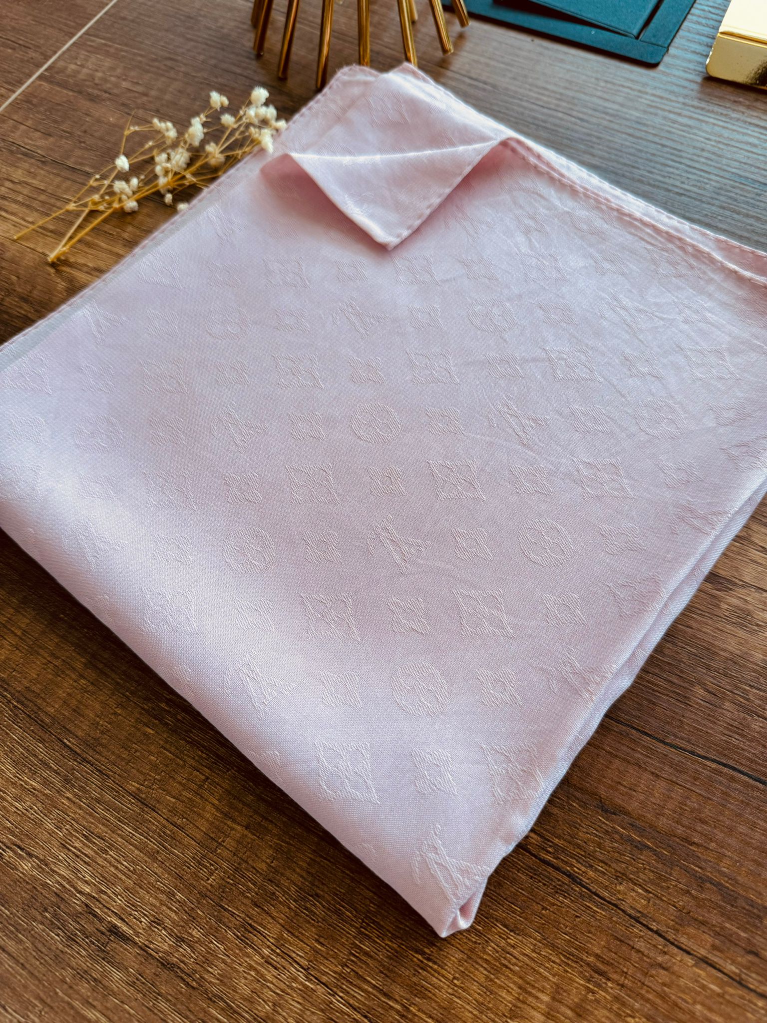 LV Krep Kraş Jakar Eşarp 50971 - Toz Pembe - Organic ScarfsOrganic Scarfs