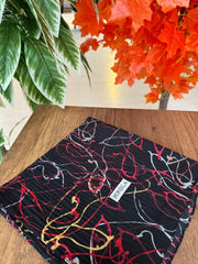 Sulu Boya Desenli Mio Cazz Eşarp 61018 - Siyah/Kırmızı - Organic ScarfsOrganic Scarfs