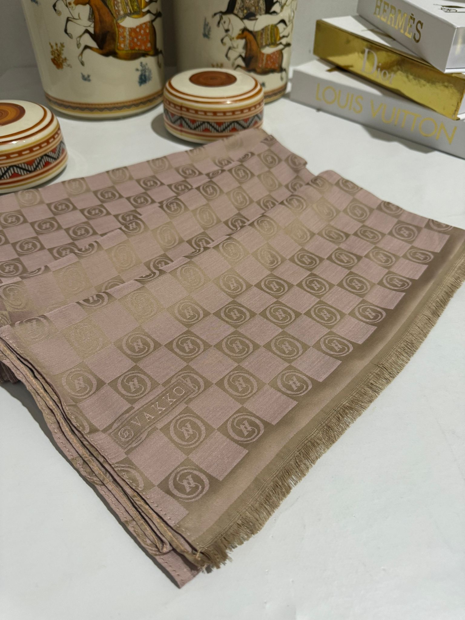Vakko Çift Taraflı İtalyan Jakar İpeksi Şal 96512 – Pudra - Organic ScarfsOrganic Scarfs