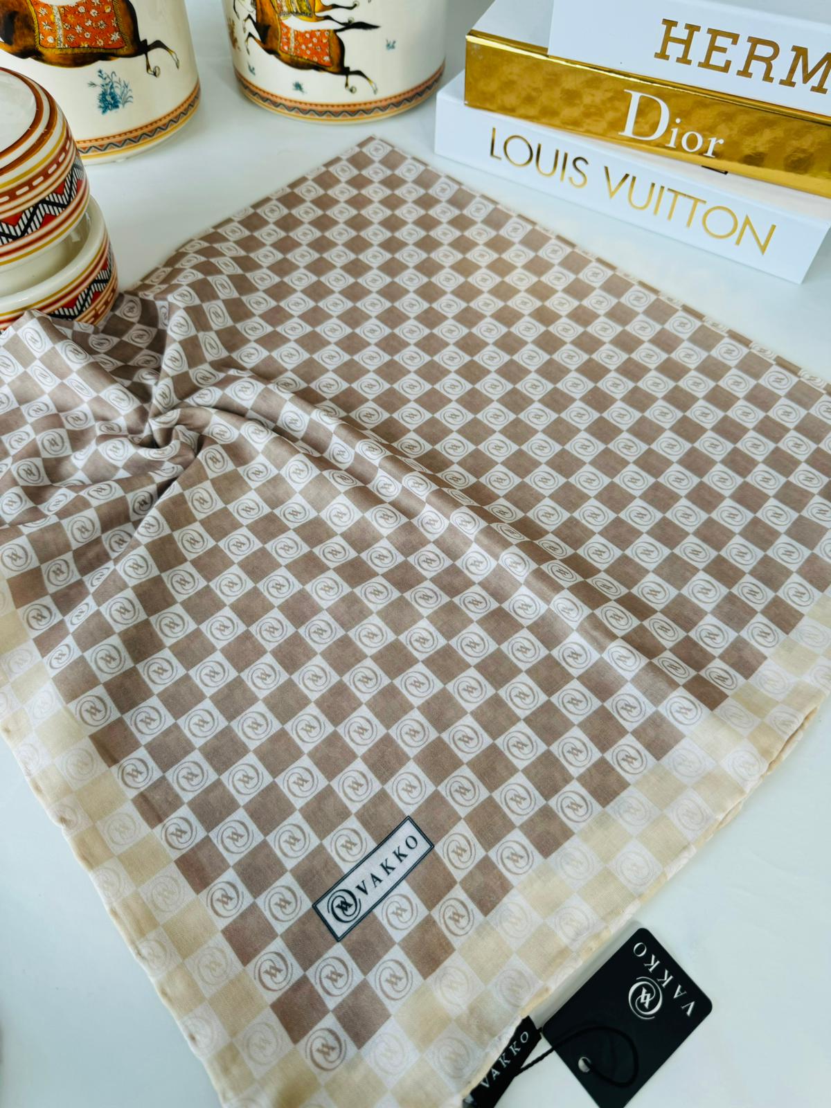 Vakko Dama Monogram Pamuk İpeksi Eşarp 38442 - Sütlü Kahve - Organic ScarfsOrganic Scarfs