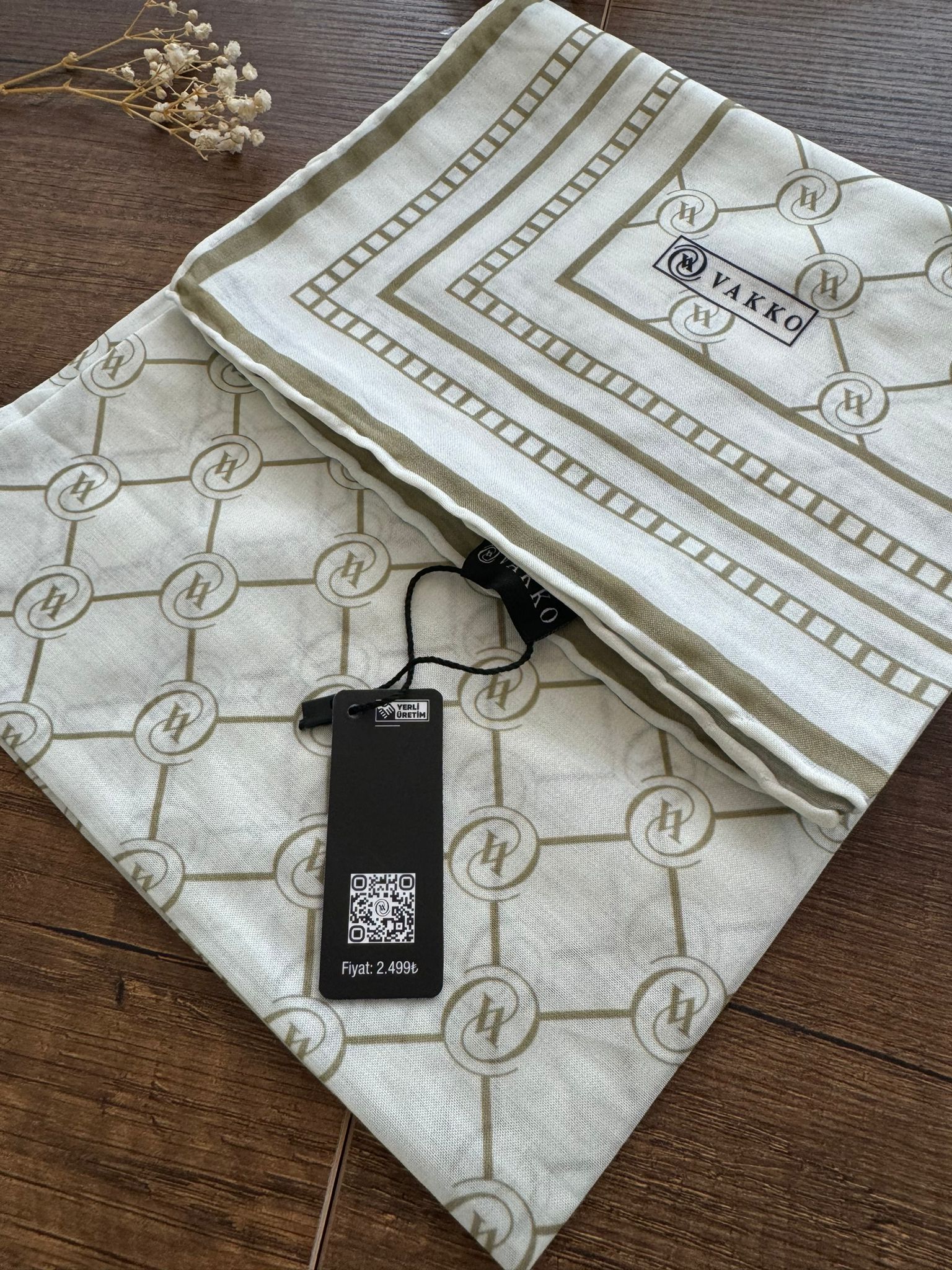 Vakko Monogram Desen Pamuk Soft Eşarp 21510 - Yağ Yeşili - Organic ScarfsOrganic Scarfs