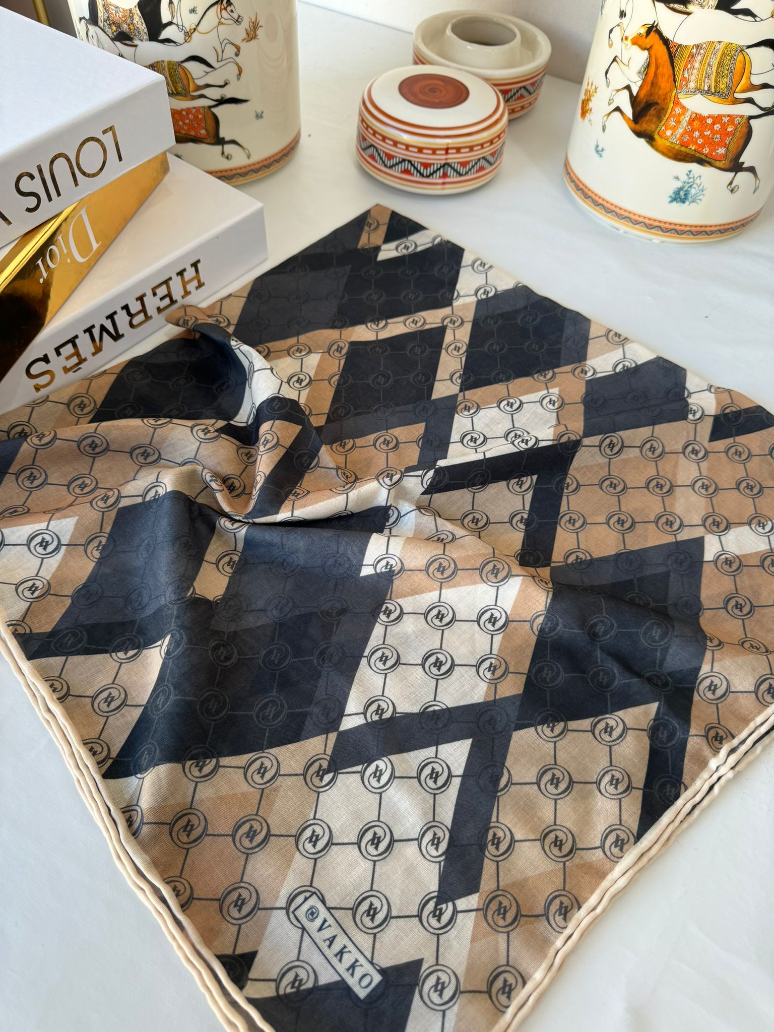 Vakko Piramit Desen Pamuk İpeksi Eşarp 54100 - Antrasit/Camel - Organic ScarfsOrganic Scarfs